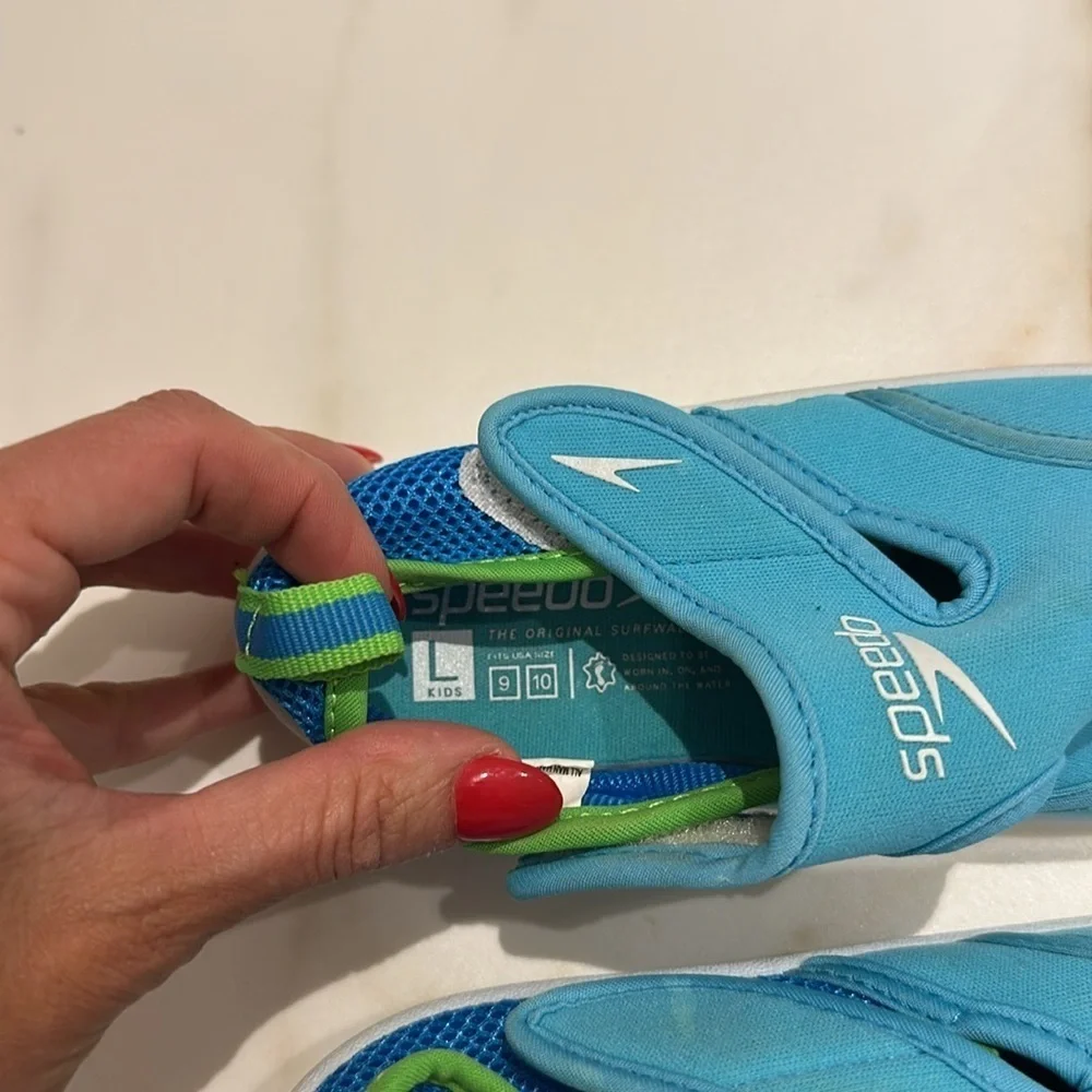 Speedo Blue and Green Water Shoes with Velcro Strap and Quick-Dry Design